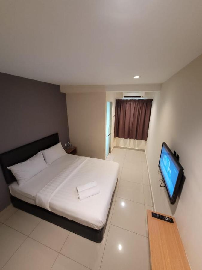 New Eastern Hotel — Photos 1